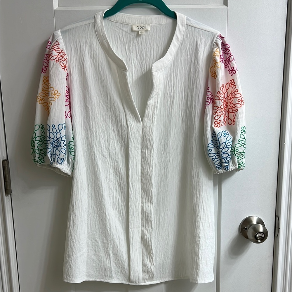 ODDY White Blouse with Colorful Embroidered Sleeves